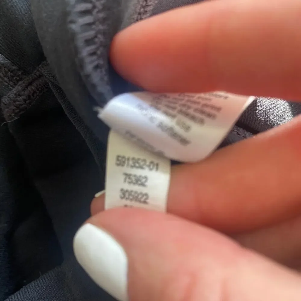 Athleta Metro 7/8 Black Leggings Size Small